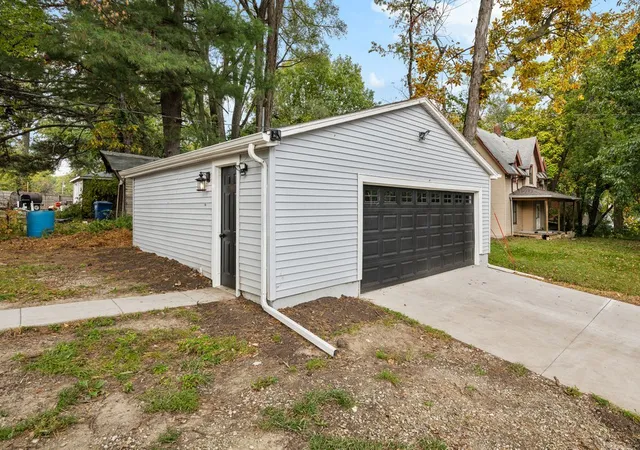 Photo 4 of Single family home for sale at 1152 E 13th Street, Davenport, IA 52803 | MLS# 12791001 | Listing updated on 2026-10-22