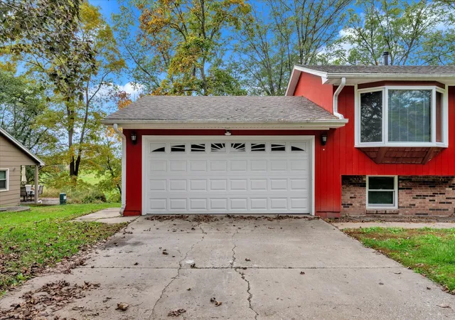 Photo 2 of Single family home for sale at 112 Hillcrest Dr, Geneseo, IL 61254 | MLS# 12791014 | Listing updated on 2026-10-28