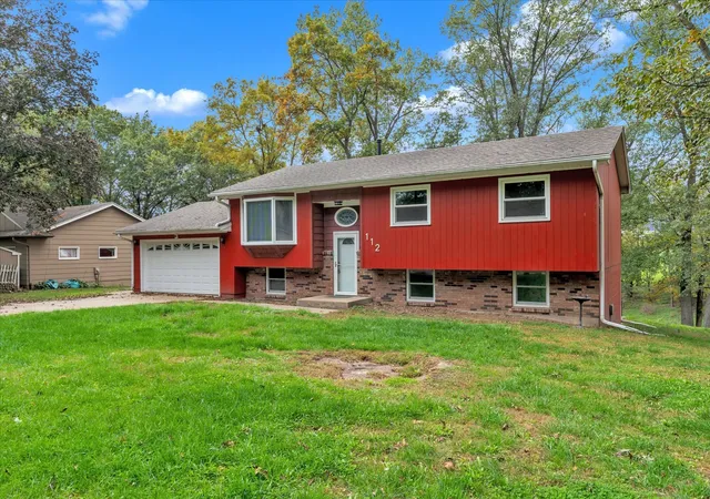 Photo 3 of Single family home for sale at 112 Hillcrest Dr, Geneseo, IL 61254 | MLS# 12791014 | Listing updated on 2026-10-28