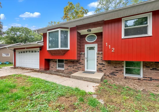 Photo 4 of Single family home for sale at 112 Hillcrest Dr, Geneseo, IL 61254 | MLS# 12791014 | Listing updated on 2026-10-28
