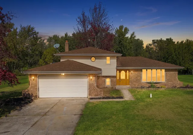 Single family home for sale at 2846 E Pine Dr, Crete, IL 60417 | MLS# 12791022