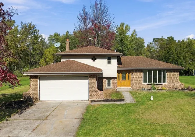 Photo 1 of Single family home for sale at 2846 E Pine Dr, Crete, IL 60417 | MLS# 12791022 | Listing updated on 2026-10-29