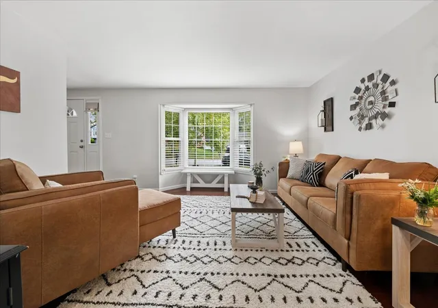 Photo 2 of Single family home for sale at 5410 W Winding Crk Dr, Mc Henry, IL 60050 | MLS# 12791029 | Listing updated on 2026-10-29