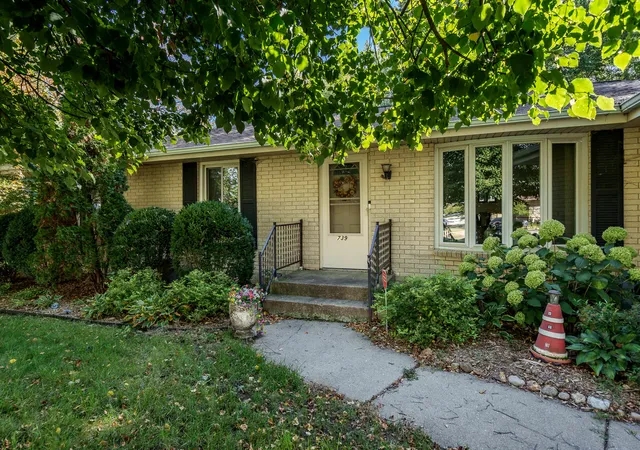 Single family home for sale at 739 Roosevelt Rd, Machesney Park, IL 61115 | MLS# 12791035