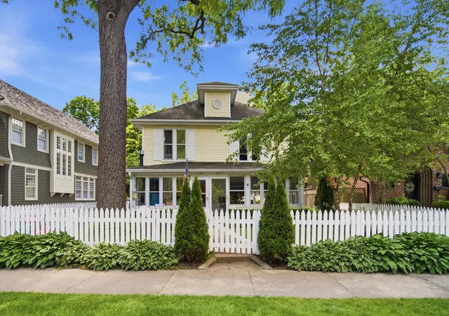Townhouse for sale at 233 E Center Ave, Lake Bluff, IL 60044 | MLS# 12791036