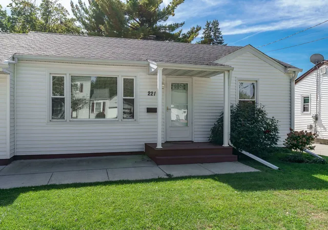 Photo 2 of Single family home for sale at 221 Merrill Ave, Loves Park, IL 61111 | MLS# 12791048 | Listing updated on 2026-10-22