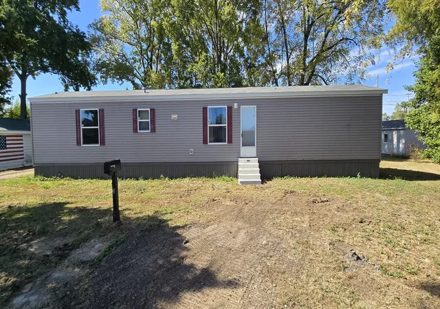 Photo 1 of Manufactured home for sale at 126 N Commercial St, Centralia, IL 62801 | MLS# 12791058 | Listing updated on 2026-10-22