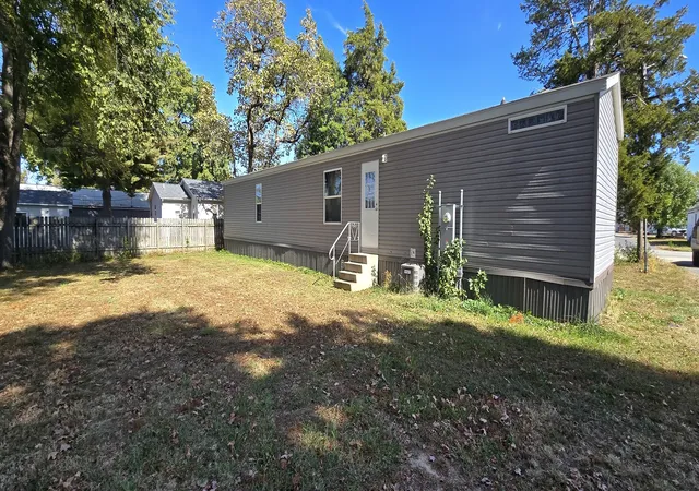 Photo 2 of Manufactured home for sale at 126 N Commercial St, Centralia, IL 62801 | MLS# 12791058 | Listing updated on 2026-10-22
