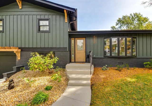 Photo 3 of Single family home for sale at 6955 Parkview Dr, Downers Grove, IL 60516 | MLS# 12791063 | Listing updated on 2026-10-22