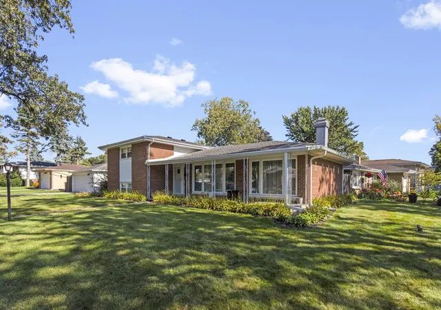 Photo 1 of Single family home for sale at 415 Wilkins Dr, Des Plaines, IL 60016 | MLS# 12791068 | Listing updated on 2026-10-29