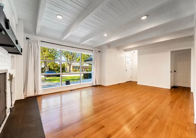 Photo 2 of Single family home for sale at 9525 Parkside Ave, Oak Lawn, IL 60453 | MLS# 12791080 | Listing updated on 2026-10-21