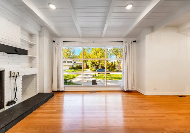 Photo 3 of Single family home for sale at 9525 Parkside Ave, Oak Lawn, IL 60453 | MLS# 12791080 | Listing updated on 2026-10-21