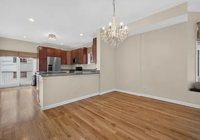 Photo 4 of Townhouse for sale at 1027 Lincoln Trl, Oak Park, IL 60302 | MLS# 12791084 | Listing updated on 2026-10-22