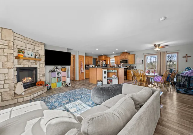Photo 4 of Single family home for sale at 4504 W 14th Street, Davenport, IA 52804 | MLS# 12791085 | Listing updated on 2026-10-30