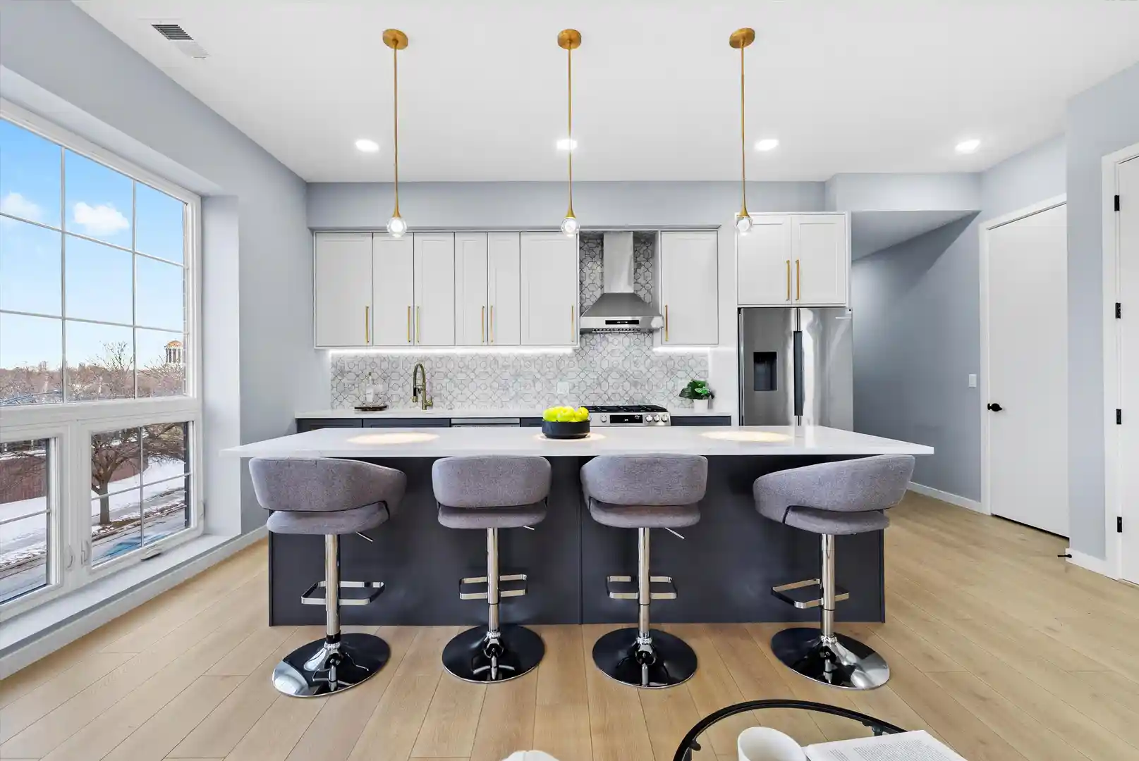 Listing Photo 2 - Condo for sale in 5830 N Lincoln Ave located at 5830 N Lincoln Ave, Chicago, IL 60659 - Unit #2S