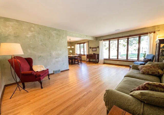 Photo 31 of Single family home for sale at 570 W Crockett Ave, Elmhurst, IL 60126 | MLS# 12791100 | Listing updated on 2026-10-23
