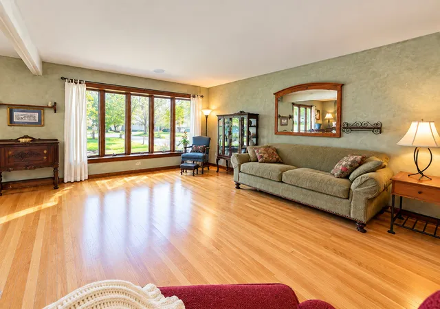 Photo 4 of Single family home for sale at 570 W Crockett Ave, Elmhurst, IL 60126 | MLS# 12791100 | Listing updated on 2026-10-23