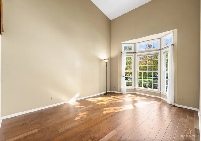 Photo 3 of Single family home for sale at 424 Harbor Dr, Carpentersville, IL 60110 | MLS# 12791119 | Listing updated on 2026-10-22