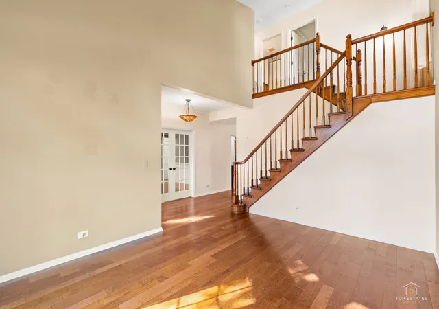 Photo 4 of Single family home for sale at 424 Harbor Dr, Carpentersville, IL 60110 | MLS# 12791119 | Listing updated on 2026-10-22