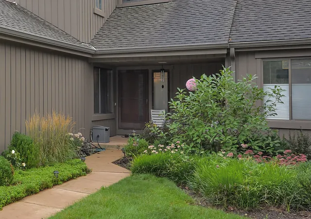 Photo 3 of Townhouse for sale at 463 Woodview Rd, Lake Barrington, IL 60010 | MLS# 12791128 | Listing updated on 2026-10-27