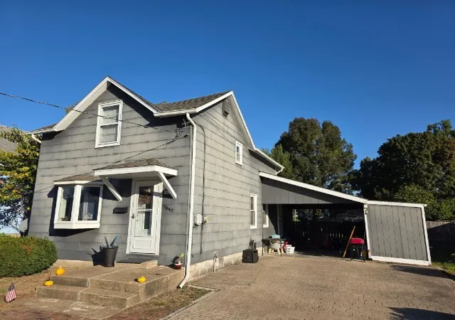 Photo 1 of Single family home for sale at 2817 Hampshire St, Quincy, IL 62301 | MLS# 12791135 | Listing updated on 2026-10-22