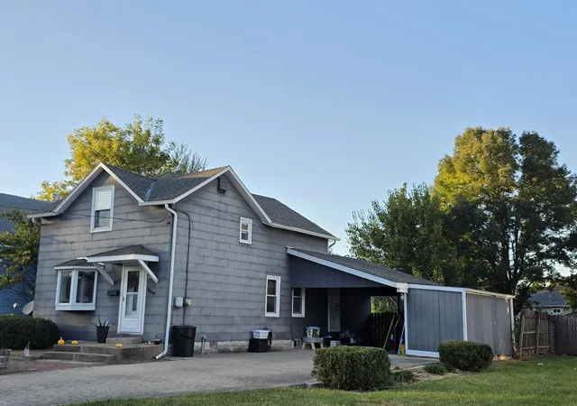 Photo 2 of Single family home for sale at 2817 Hampshire St, Quincy, IL 62301 | MLS# 12791135 | Listing updated on 2026-10-22