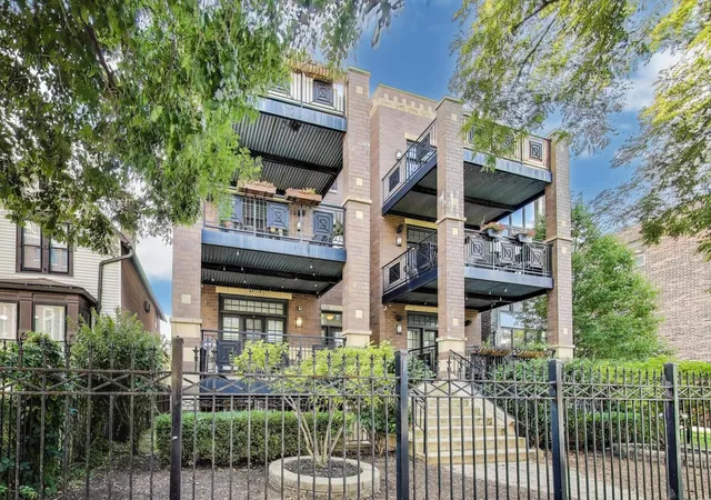 Photo 2 of Condo for sale at 725 W Diversey Pkwy #3W, Chicago, IL 60614 | MLS# 12791143 | Listing updated on 2026-10-21