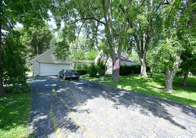 Single family home for sale at 424 N Poplar Ave, Wood Dale, IL 60191 | MLS# 12791145