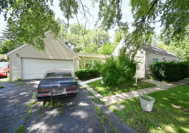 Photo 1 of Single family home for sale at 424 N Poplar Ave, Wood Dale, IL 60191 | MLS# 12791145 | Listing updated on 2026-10-23