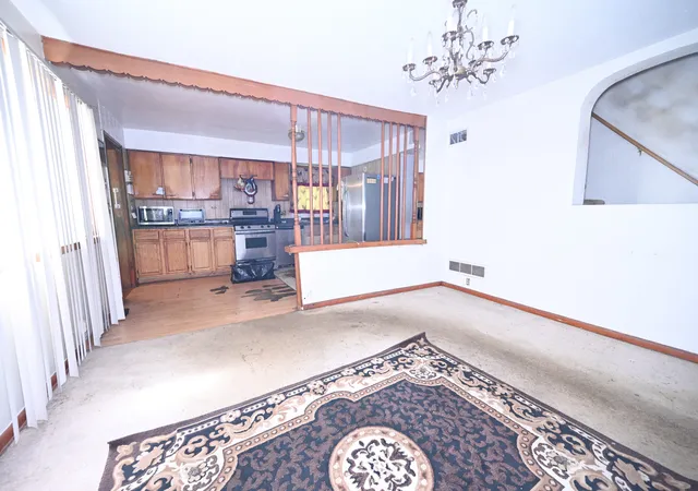 Photo 3 of Single family home for sale at 424 N Poplar Ave, Wood Dale, IL 60191 | MLS# 12791145 | Listing updated on 2026-10-23