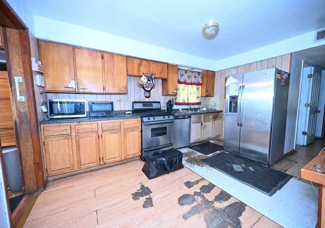 Photo 4 of Single family home for sale at 424 N Poplar Ave, Wood Dale, IL 60191 | MLS# 12791145 | Listing updated on 2026-10-23