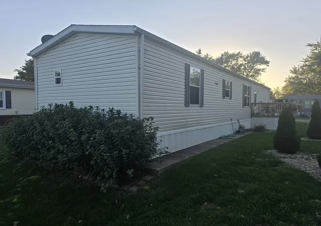 Photo 3 of Manufactured home for sale at 1102 11th Street, Bloomington, IL 61704 | MLS# 12791147 | Listing updated on 2026-10-22