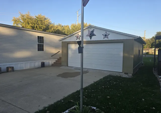 Photo 3 of Manufactured home for sale at 1102 11th Street, Bloomington, IL 61704 | MLS# 12791147 | Listing updated on 2026-10-22
