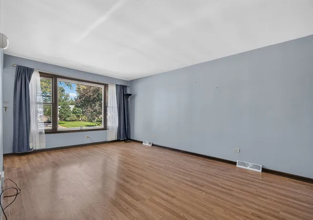 Photo 3 of Single family home for sale at 2829 W 101st Street, Evergreen Park, IL 60805 | MLS# 12791160 | Listing updated on 2026-10-22
