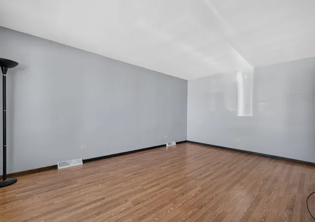 Photo 4 of Single family home for sale at 2829 W 101st Street, Evergreen Park, IL 60805 | MLS# 12791160 | Listing updated on 2026-10-22