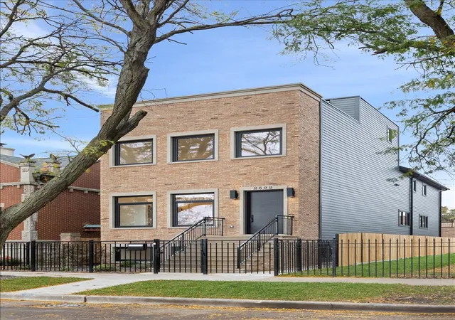Photo 1 of Single family home for sale at 2522 W Huron St, Chicago, IL 60612 | MLS# 12791167 | Listing updated on 2026-10-22