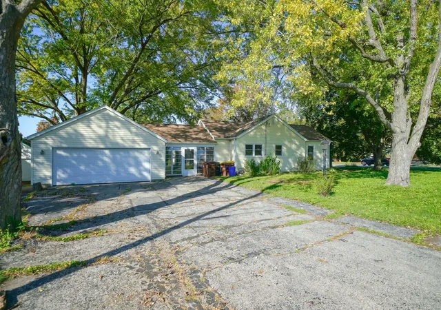 Photo 2 of Multi family home for sale at 2119 Sandy Holw Rd, Rockford, IL 61109 | MLS# 12791183 | Listing updated on 2026-10-22