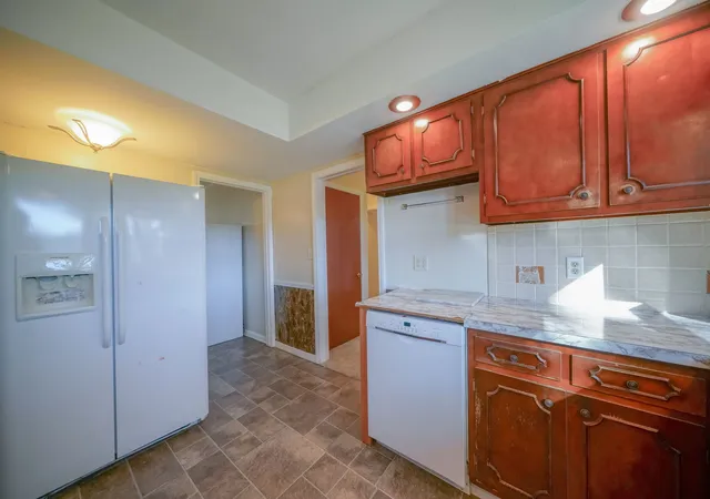 Photo 4 of Multi family home for sale at 2119 Sandy Holw Rd, Rockford, IL 61109 | MLS# 12791183 | Listing updated on 2026-10-22