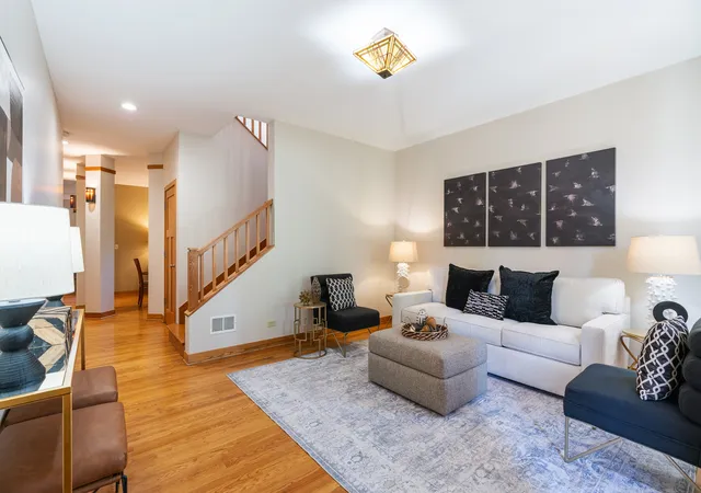 Photo 3 of Single family home for sale at 548 S Arlington Ave, Elmhurst, IL 60126 | MLS# 12791196 | Listing updated on 2026-10-30