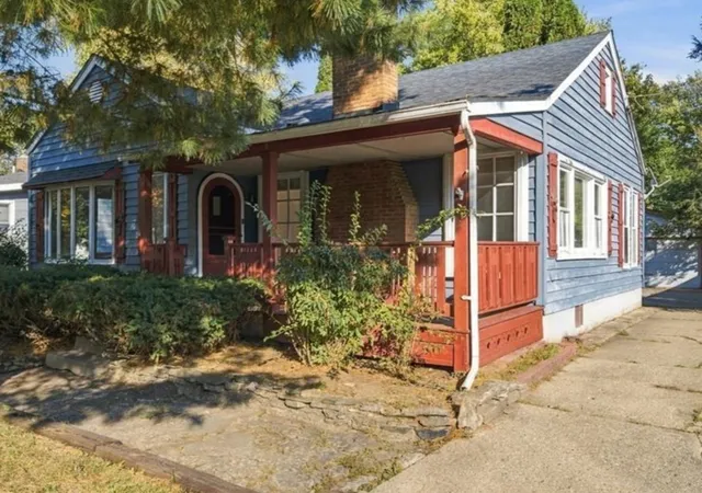 Photo 2 of Single family home for sale at 31 Logan Ave, Geneva, IL 60134 | MLS# 12791199 | Listing updated on 2026-10-22