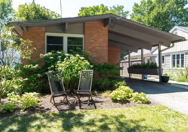 Photo 1 of Single family home for sale at 806 Pleasant Ave, Highland Park, IL 60035 | MLS# 12791208 | Listing updated on 2026-10-30