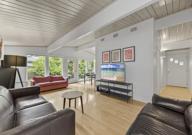 Photo 2 of Single family home for sale at 806 Pleasant Ave, Highland Park, IL 60035 | MLS# 12791208 | Listing updated on 2026-10-30