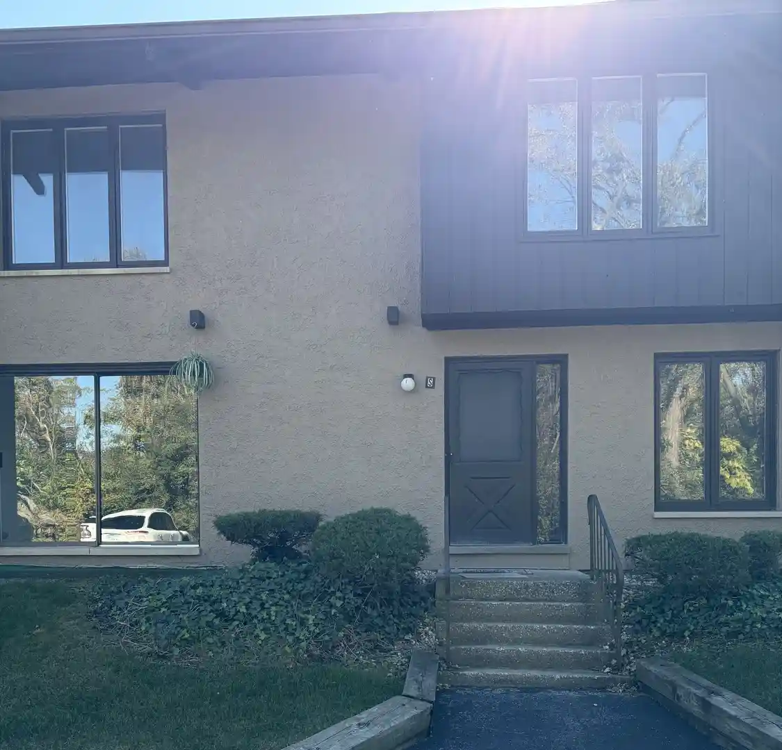 Listing Photo 2 - Condo for sale in 1050 Holbrook Rd located at 1050 Holbrook Rd, Homewood, IL 60430 - Unit 1050 Holbrook Rd