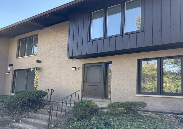 Photo 3 of Condo for sale at 1050 Holbrook Rd #S, Homewood, IL 60430 | MLS# 12791211 | Listing updated on 2026-10-22