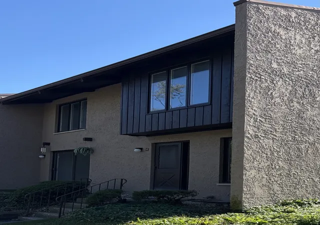Photo 3 of Condo for sale at 1050 Holbrook Rd #S, Homewood, IL 60430 | MLS# 12791211 | Listing updated on 2026-10-22