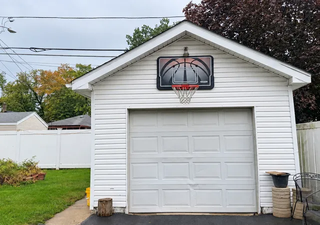 Photo 3 of Single family home for sale at 719 Clement St, Joliet, IL 60435 | MLS# 12791238 | Listing updated on 2026-10-23