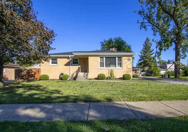 Photo 1 of Single family home for sale at 6420 W 82nd Street, Burbank, IL 60459 | MLS# 12791246 | Listing updated on 2026-10-23