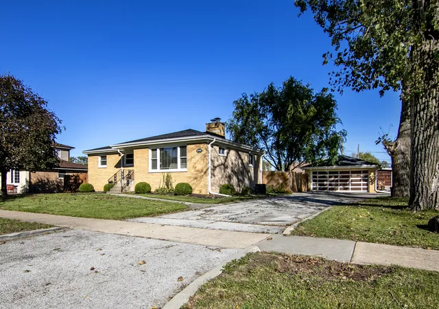 Photo 2 of Single family home for sale at 6420 W 82nd Street, Burbank, IL 60459 | MLS# 12791246 | Listing updated on 2026-10-23
