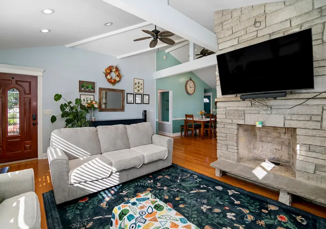 Photo 3 of Single family home for sale at 6420 W 82nd Street, Burbank, IL 60459 | MLS# 12791246 | Listing updated on 2026-10-23