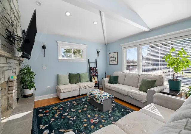 Photo 4 of Single family home for sale at 6420 W 82nd Street, Burbank, IL 60459 | MLS# 12791246 | Listing updated on 2026-10-23